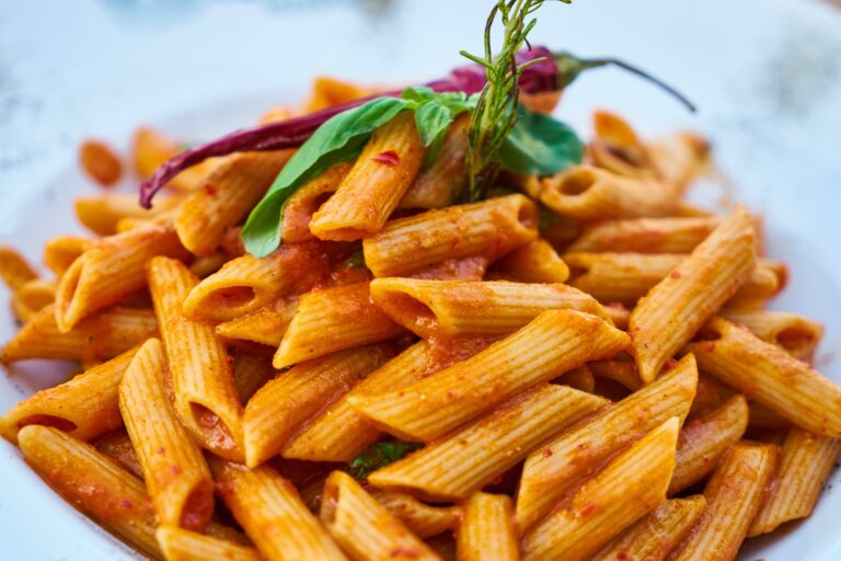 Penne mit hausgemachter Tomatensauce